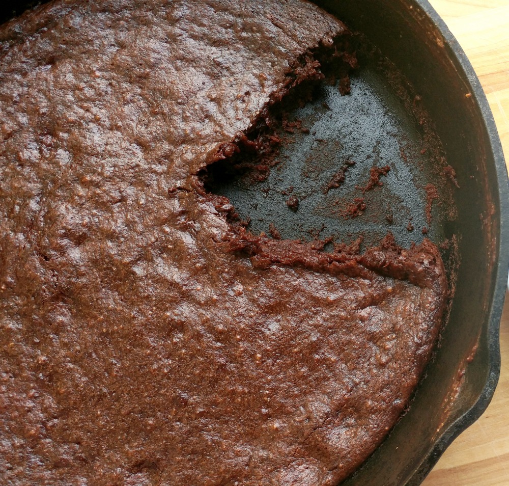 fudgy banana skillet cake 1